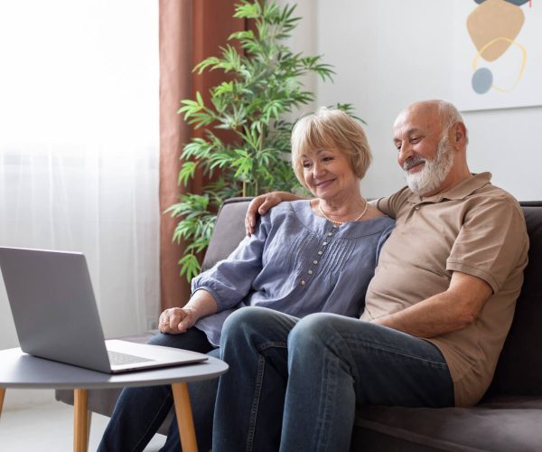 medium-shot-senior-couple-sitting-couch (2)